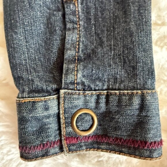 Cabi Jean Jacket with Stretch! Adorable Buttons Size Medium - Picture 4 of 9